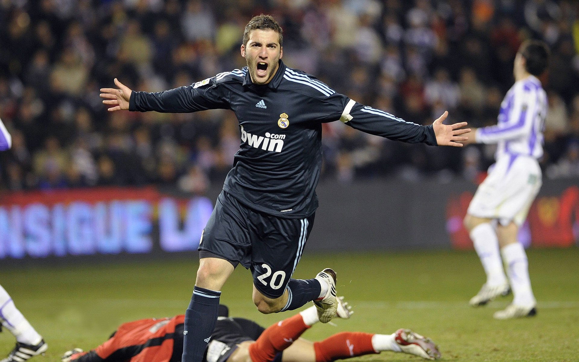 开云APP-德里赫特爆发！佛罗伦萨战术如何全面压制哥斯达黎加？