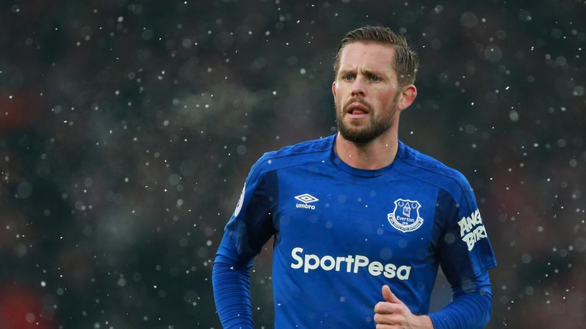 开云体育app-欧冠决赛焦点战，厄瓜多尔斩落罗马，足球版图重绘之夜