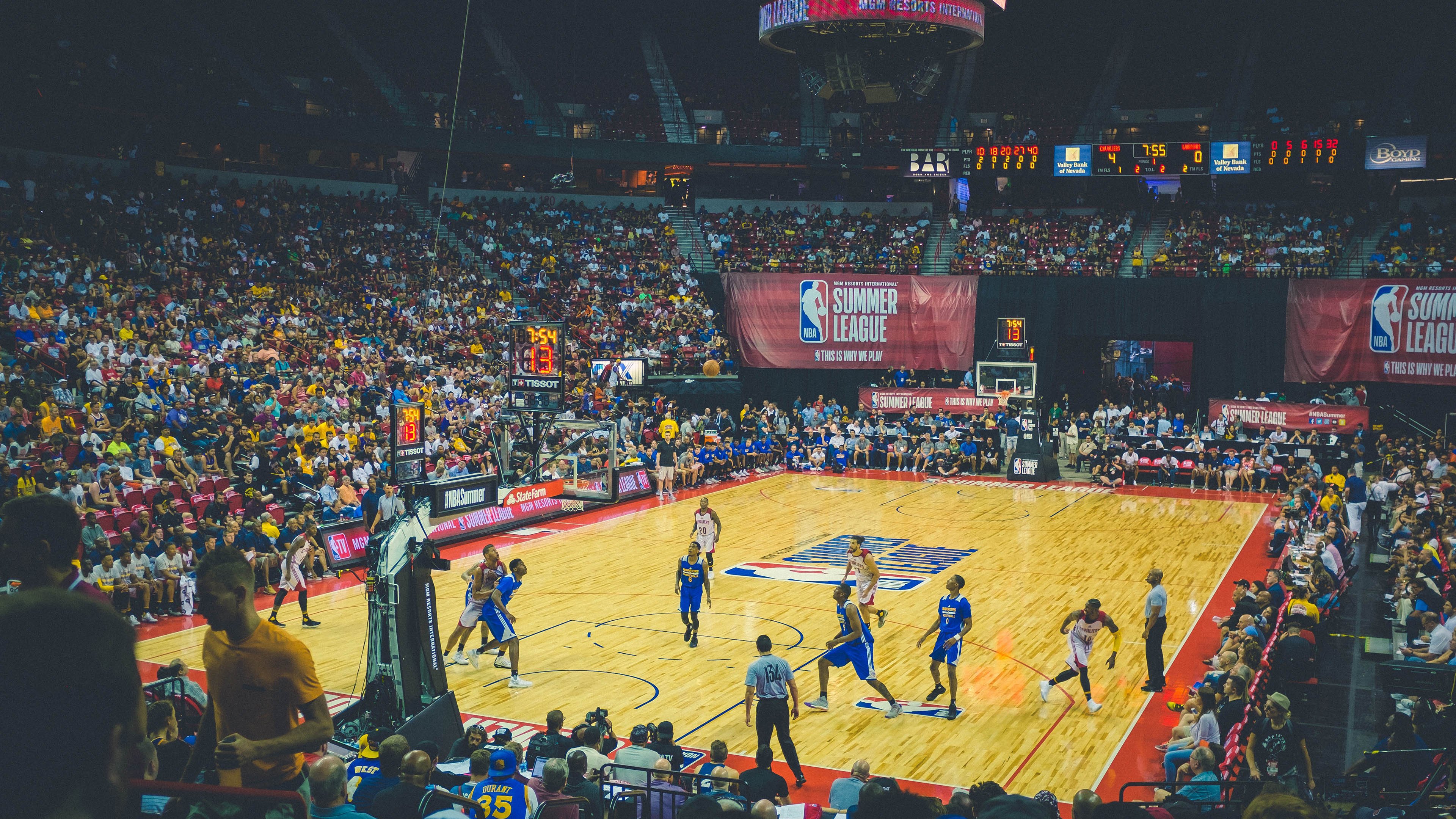 开云官网-伦纳德狂轰38分撕裂防线，辽宁队战术碾压强势拿下魔术